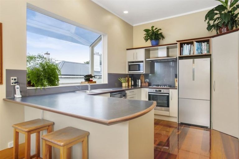 Photo of property in 42 Maritime Terrace, Birkenhead, Auckland, 0626