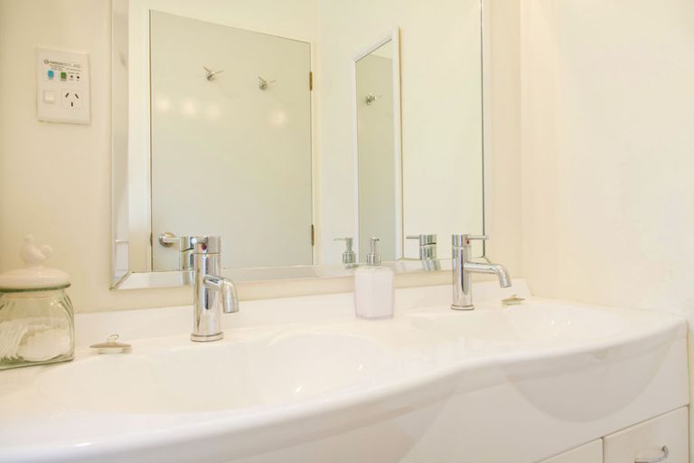 Photo of property in 162 Te Heuheu Street, Taupo, 3330