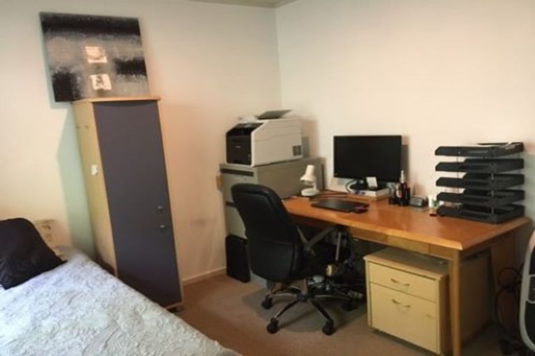 Photo of property in 2/114 Seaview Road, Glenfield, Auckland, 0629