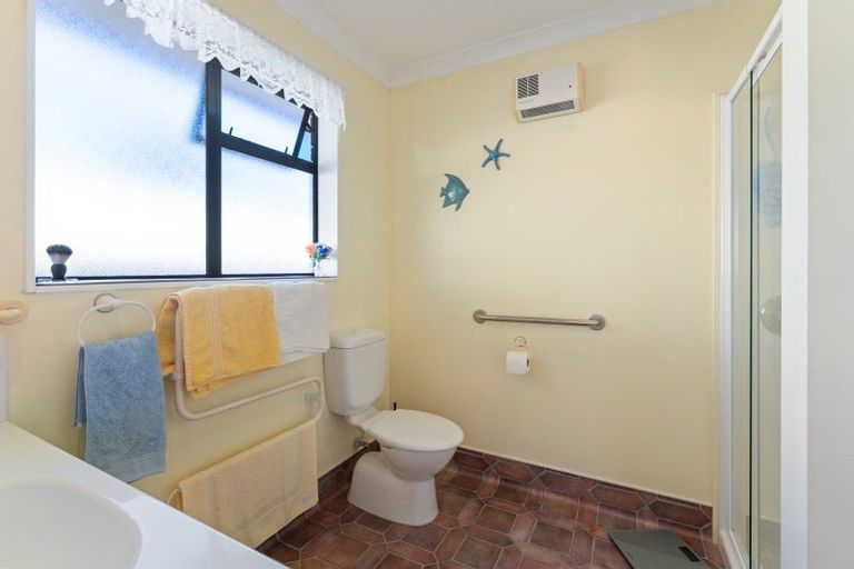 Photo of property in 5 Tararua Crescent, Otaki, 5512