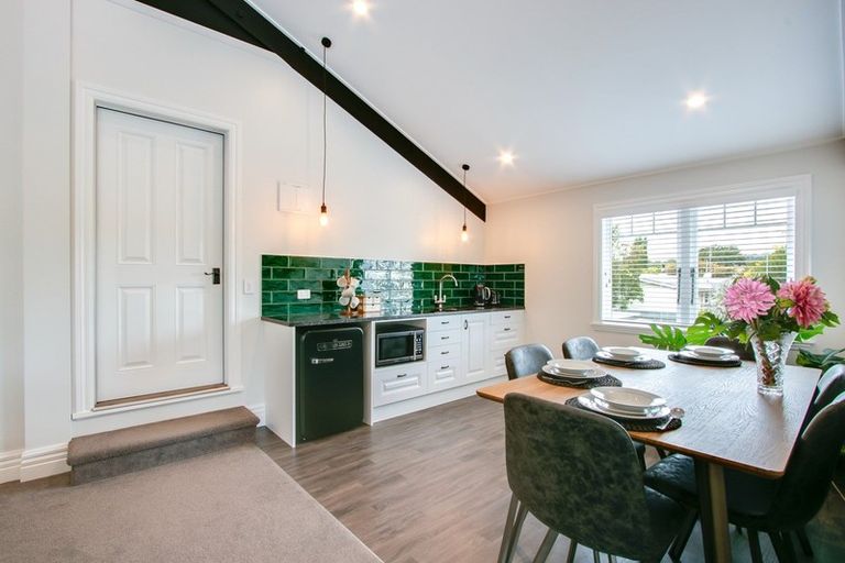 Photo of property in 2 Lucknow Road, Havelock North, 4130