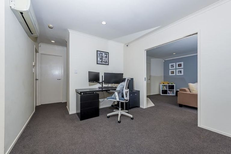 Photo of property in 2a Renata Crescent, Te Atatu Peninsula, Auckland, 0610