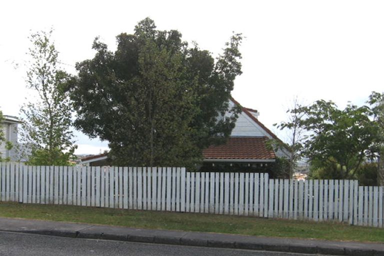 Photo of property in 2/150 Luckens Road, West Harbour, Auckland, 0618