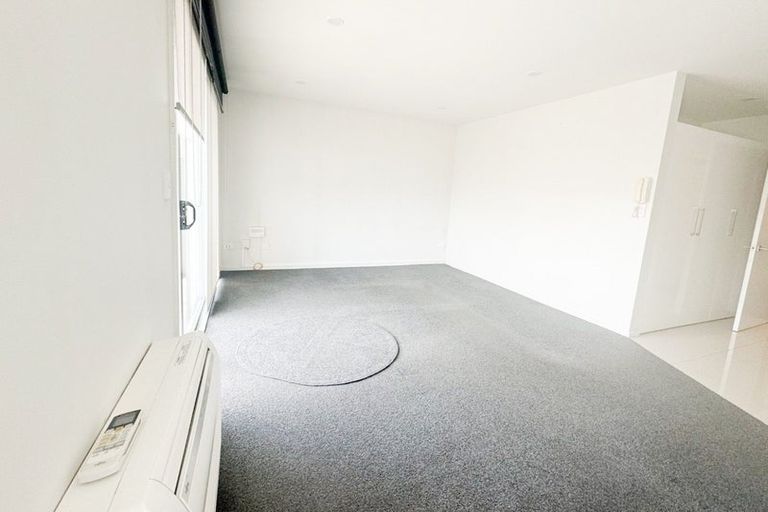 Photo of property in 2/318 Barbadoes Street, Christchurch Central, Christchurch, 8011