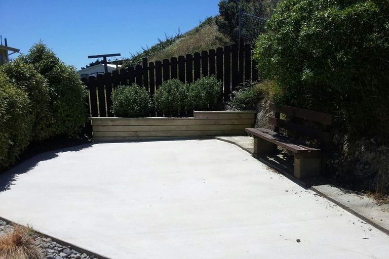 Photo of property in 45a Edgecombe Street, Newlands, Wellington, 6037