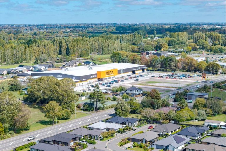 Photo of property in 8 Perehia Mews, Marshland, Christchurch, 8083