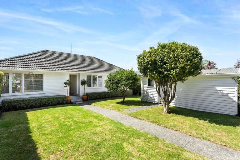 Photo of property in 5 Kervil Avenue, Te Atatu Peninsula, Auckland, 0610