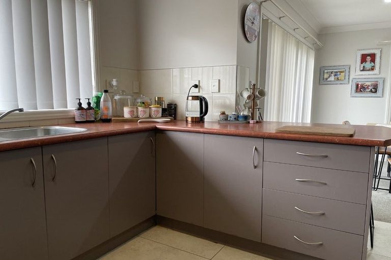 Photo of property in 3 Trelawn Place, Cockle Bay, Auckland, 2014