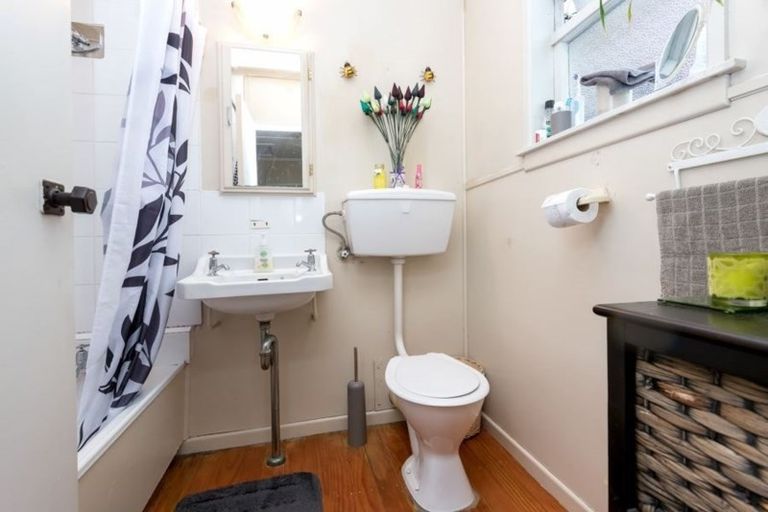 Photo of property in 1/80 Gloria Avenue, Te Atatu Peninsula, Auckland, 0610