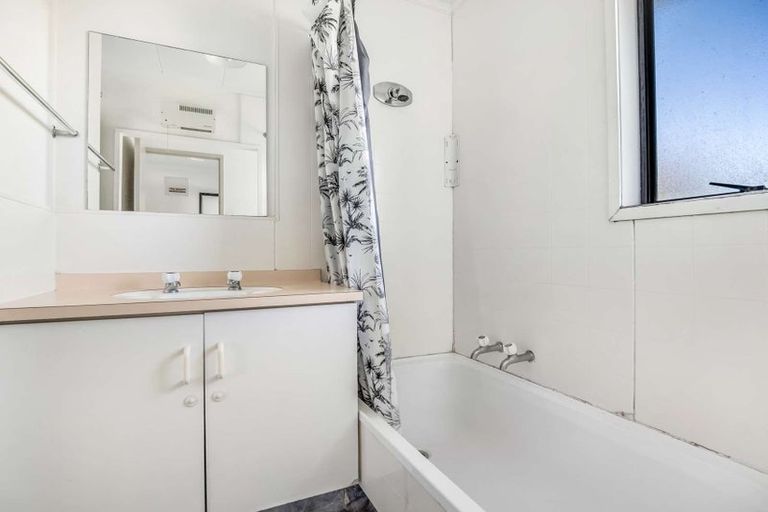 Photo of property in 2 Walton Place, Ngatea, 3503