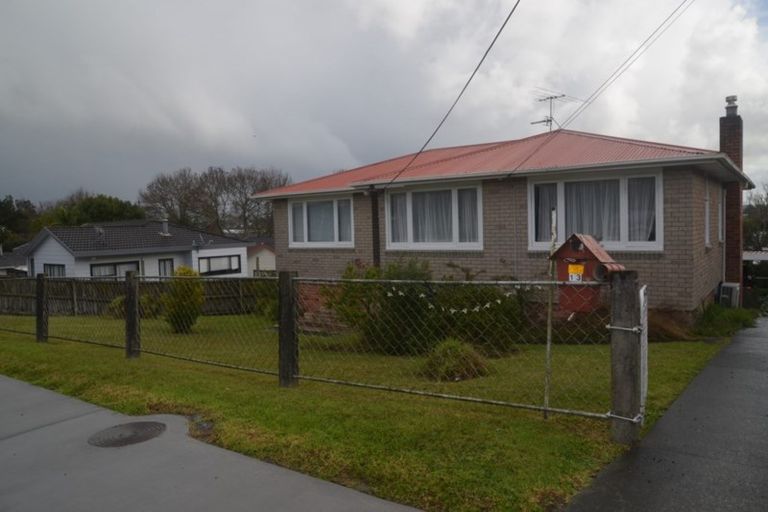 Photo of property in 13 Newington Road, Henderson, Auckland, 0612