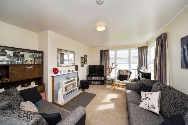 Photo of property in 83 Manawapou Road, Hawera, 4610