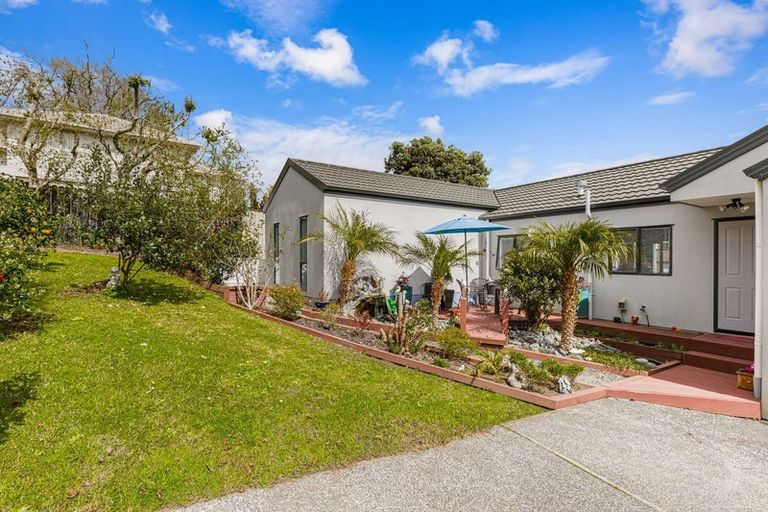 Photo of property in 52 Hewlett Road, Massey, Auckland, 0614
