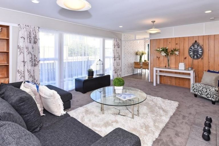 Photo of property in 35 Laureston Avenue, Papatoetoe, Auckland, 2025