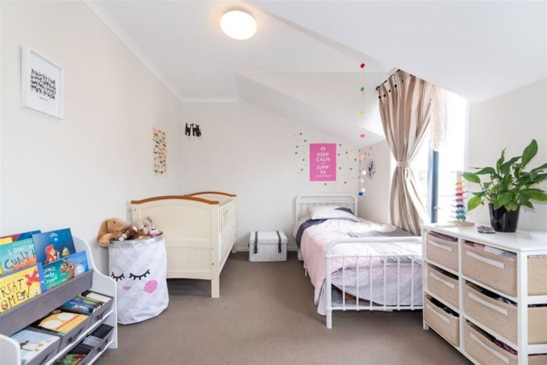 Photo of property in 37 Barnea Circle, Glen Eden, Auckland, 0602
