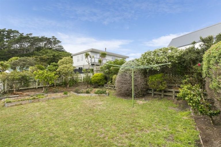 Photo of property in 1 Lanark Way, Northland, Wellington, 6012
