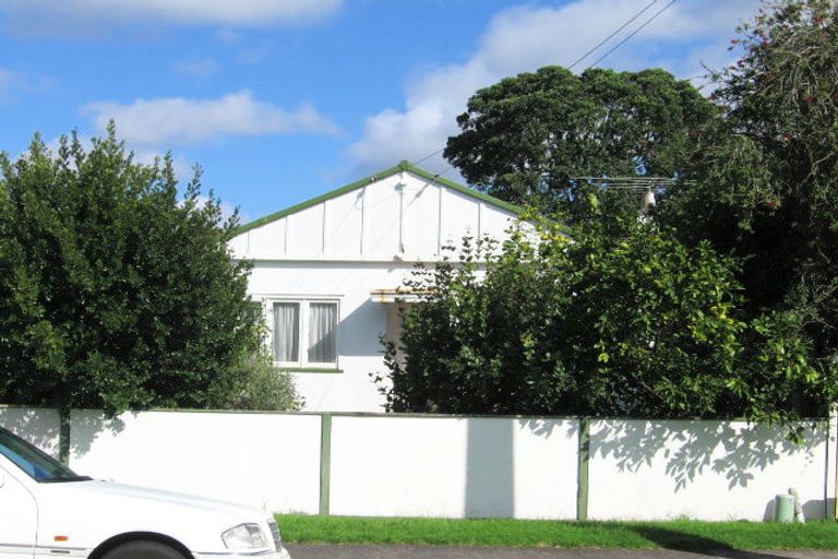 Photo of property in 1/3 Morrow Avenue, Bucklands Beach, Auckland, 2012