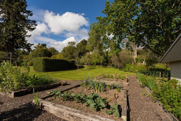 Photo of property in 48 Paraekaretu Street, Hunterville, 4730