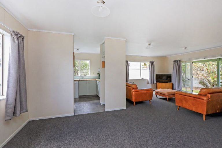 Photo of property in 6 Howard Road, Taradale, Napier, 4112