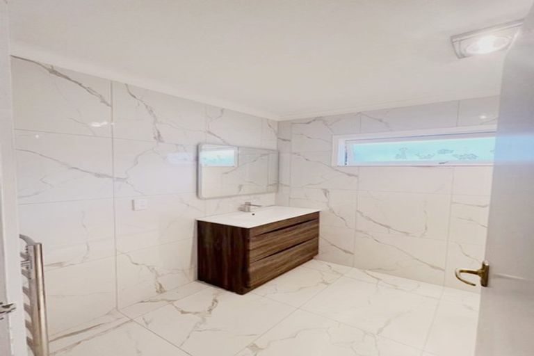 Photo of property in 82 Muir Avenue, Mangere Bridge, Auckland, 2022