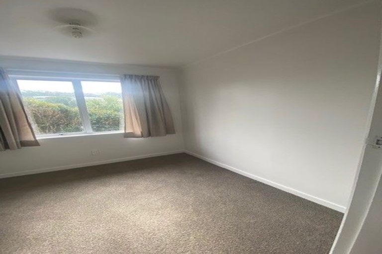 Photo of property in 4 Hallewell Crescent, Johnsonville, Wellington, 6037