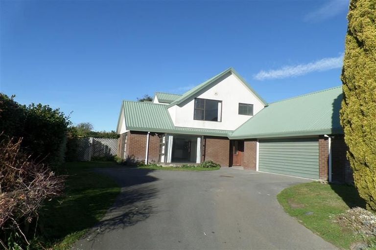 Photo of property in 5 Broadfell Avenue, Avonhead, Christchurch, 8042