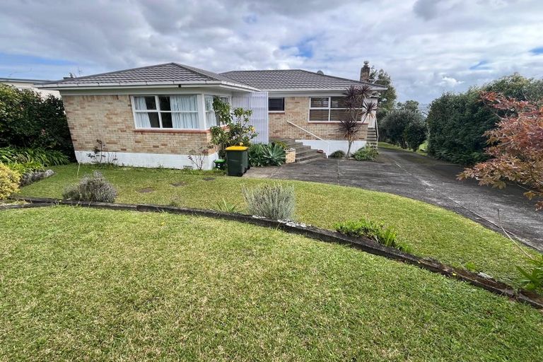 Photo of property in 107 Bradbury Road, Botany Downs, Auckland, 2010