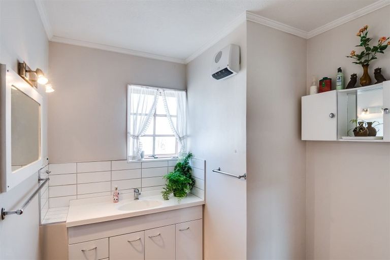 Photo of property in 2/442 Gloucester Street, Taradale, Napier, 4112