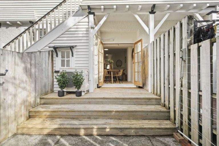 Photo of property in 5 Grass Street, Oriental Bay, Wellington, 6011