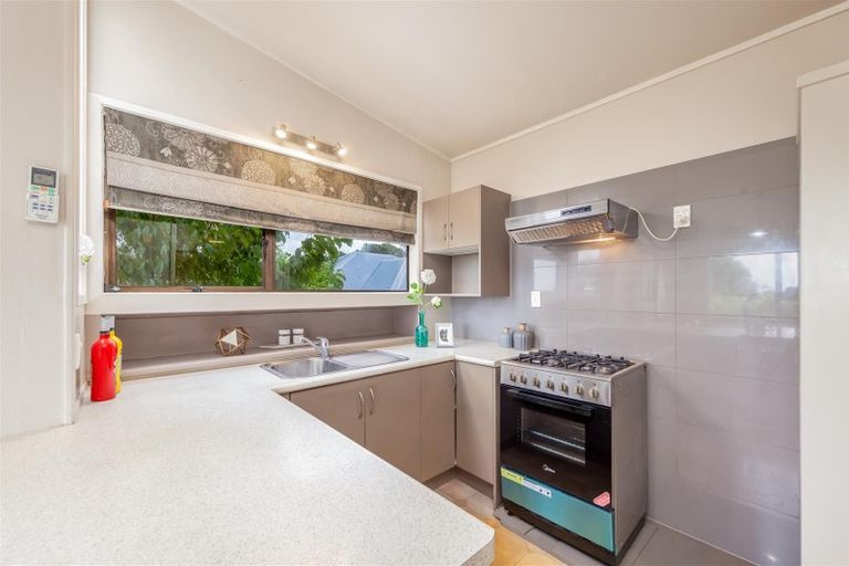Photo of property in 1/48 Lemnos Place, Titirangi, Auckland, 0604