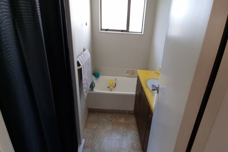 Photo of property in 125 Mark Avenue, Grenada Village, Wellington, 6037