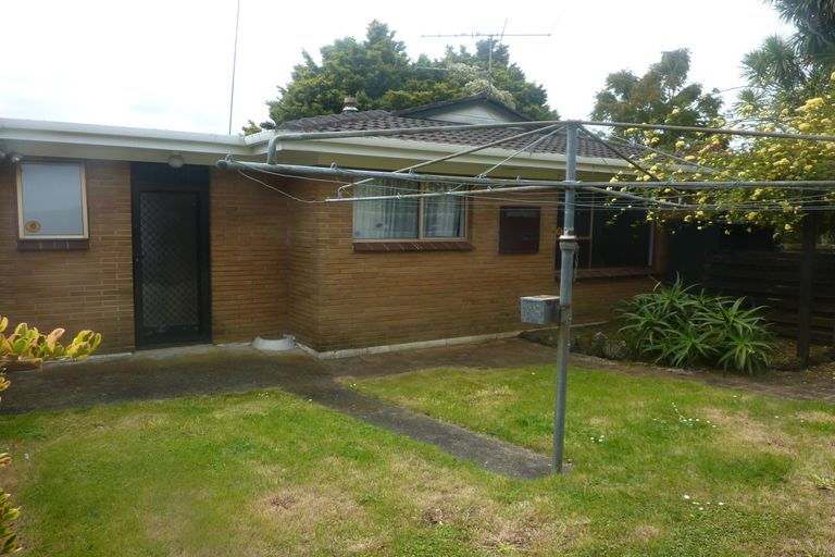 Photo of property in 2/23 Fairview Road, Papatoetoe, Auckland, 2025