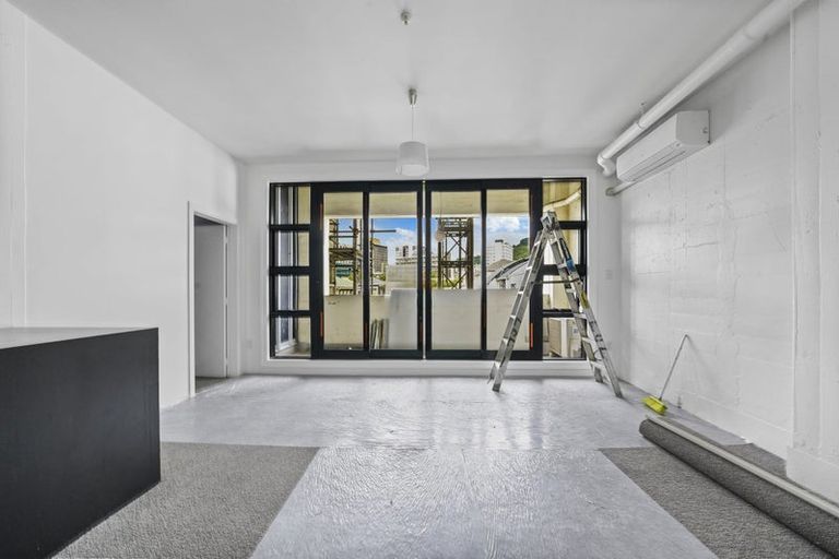 Photo of property in Endeavour Apartments, 18/125u Thorndon Quay, Pipitea, Wellington, 6011