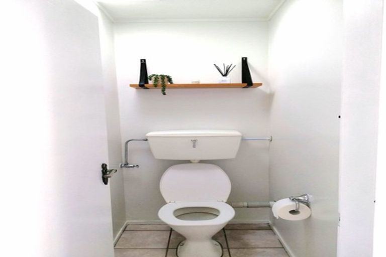 Photo of property in 2 Jasons Place, Churton Park, Wellington, 6037