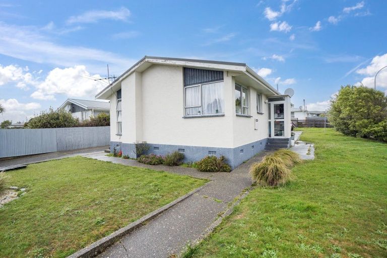 Photo of property in 2 Burns Street, Kew, Invercargill, 9812
