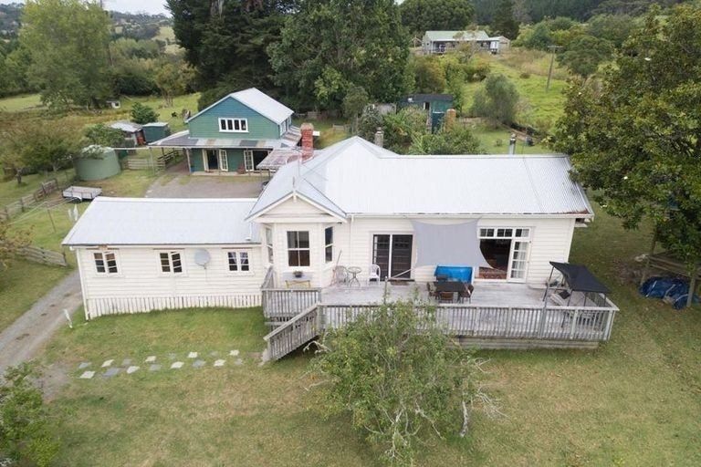 Photo of property in 183 Rautawhiri Road, Helensville, 0875