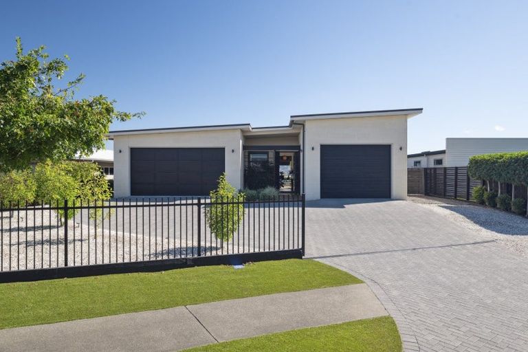 Photo of property in 9 Pukenamu Road, Rainbow Point, Taupo, 3330