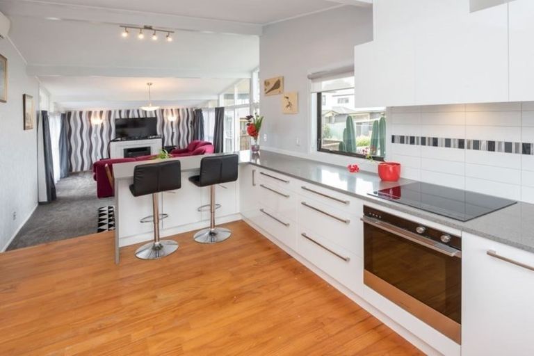 Photo of property in 3 Clendon Place, Manurewa, Auckland, 2102