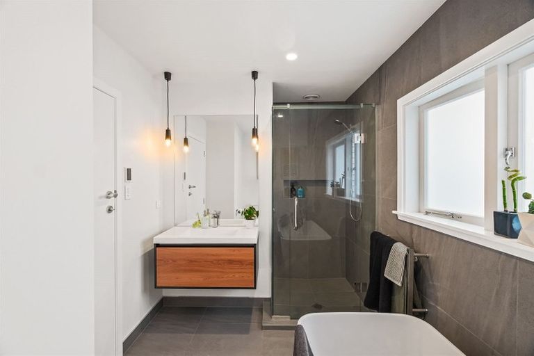 Photo of property in 20 Gloria Avenue, Te Atatu Peninsula, Auckland, 0610