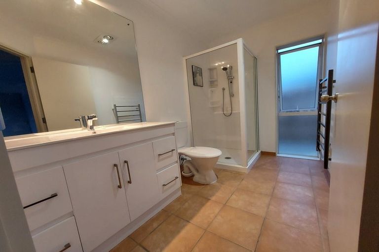 Photo of property in 6 Magee Place, East Tamaki Heights, Auckland, 2016