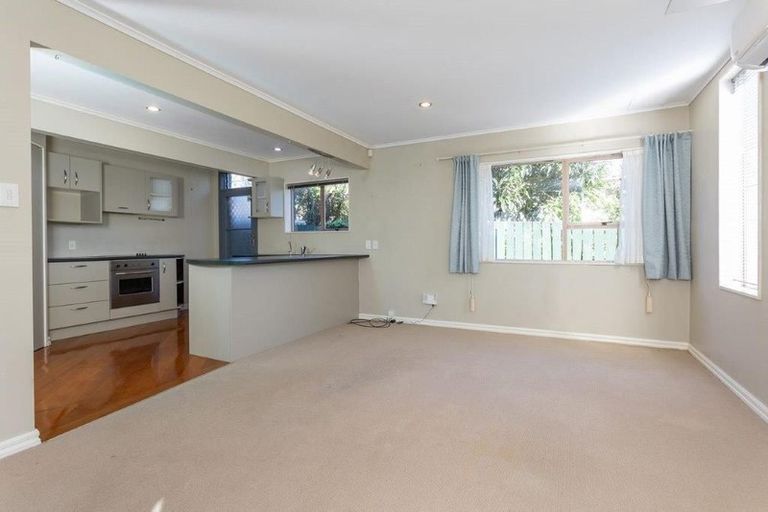 Photo of property in 4/90 Lynwood Road, New Lynn, Auckland, 0600