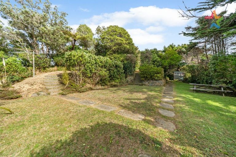 Photo of property in 64 Glanmire Road, Newlands, Wellington, 6037