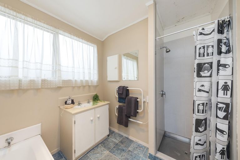 Photo of property in 12 Escort Grove, Awapuni, Palmerston North, 4412