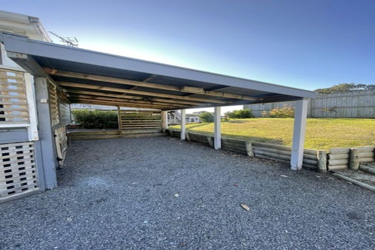 Photo of property in 71 Golf Road, New Lynn, Auckland, 0600