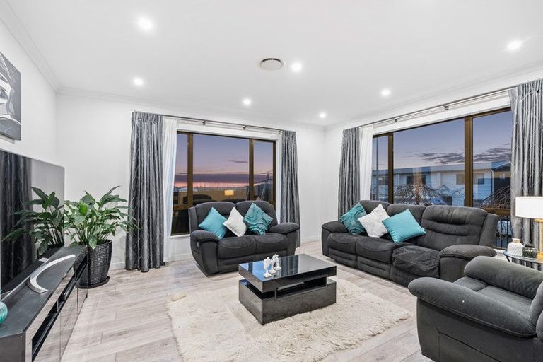 Photo of property in 25 Lime Hill Rise, Flat Bush, Auckland, 2019