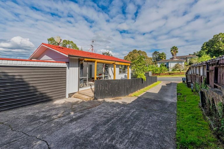 Photo of property in 1/26 Kemp Road, Massey, Auckland, 0614