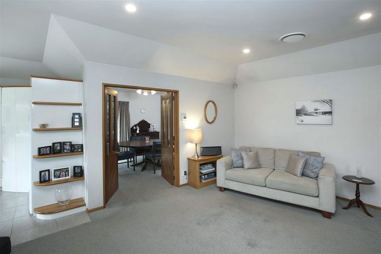 Photo of property in 10 Tavistock Place, Russley, Christchurch, 8042