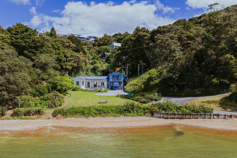 Photo of property in 16 Creswell Street, Opua, 0200