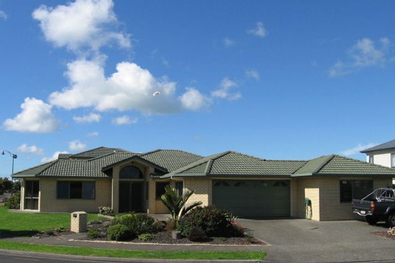 Photo of property in 24 Gunner Drive, Te Atatu Peninsula, Auckland, 0610