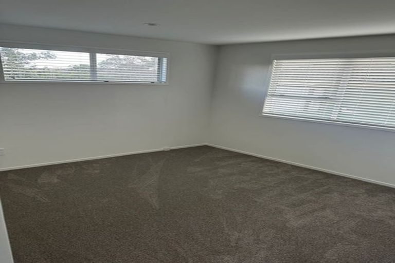 Photo of property in 115 Kemp Road, Massey, Auckland, 0614